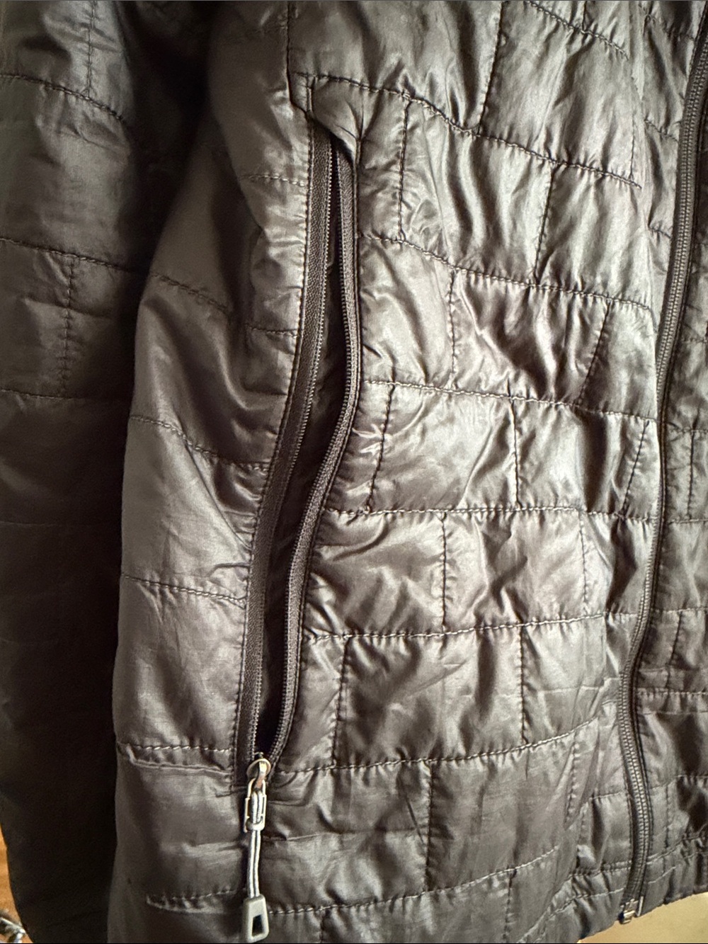 Patagonia Men’s Black Quilted Puffer Jacket - Picture 8 of 8